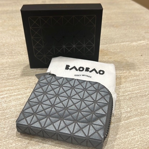 BaoBao Issey Miyake Gray Clam Men Wallet - Picture 2 of 10